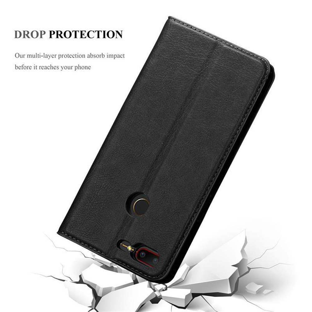 Eine schwarze Handyhülle mit einem Telefon darin, das den Boden aufbricht.