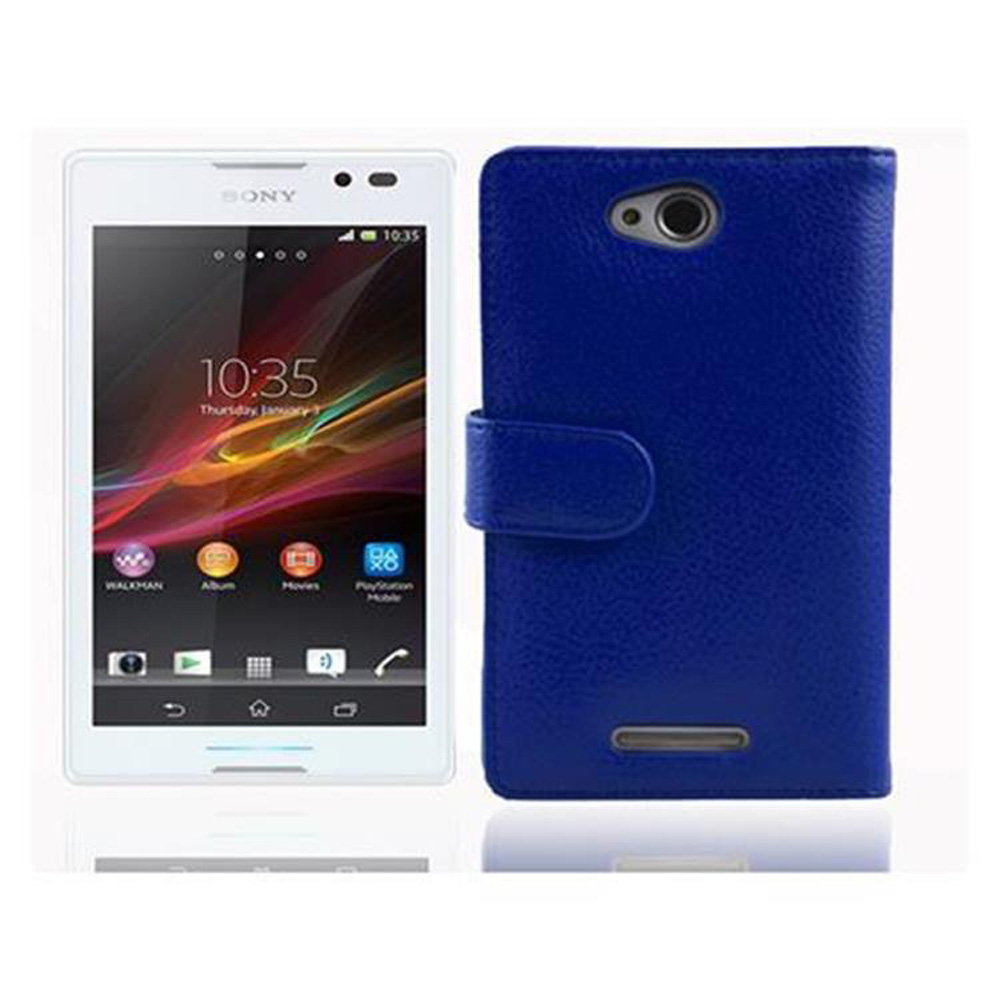 Weißes Sony-Telefon mit blauem Gehäuse. Telefon zeigt Uhrzeit und App-Symbole. Gehäuse ist blau mit Kamerahole.