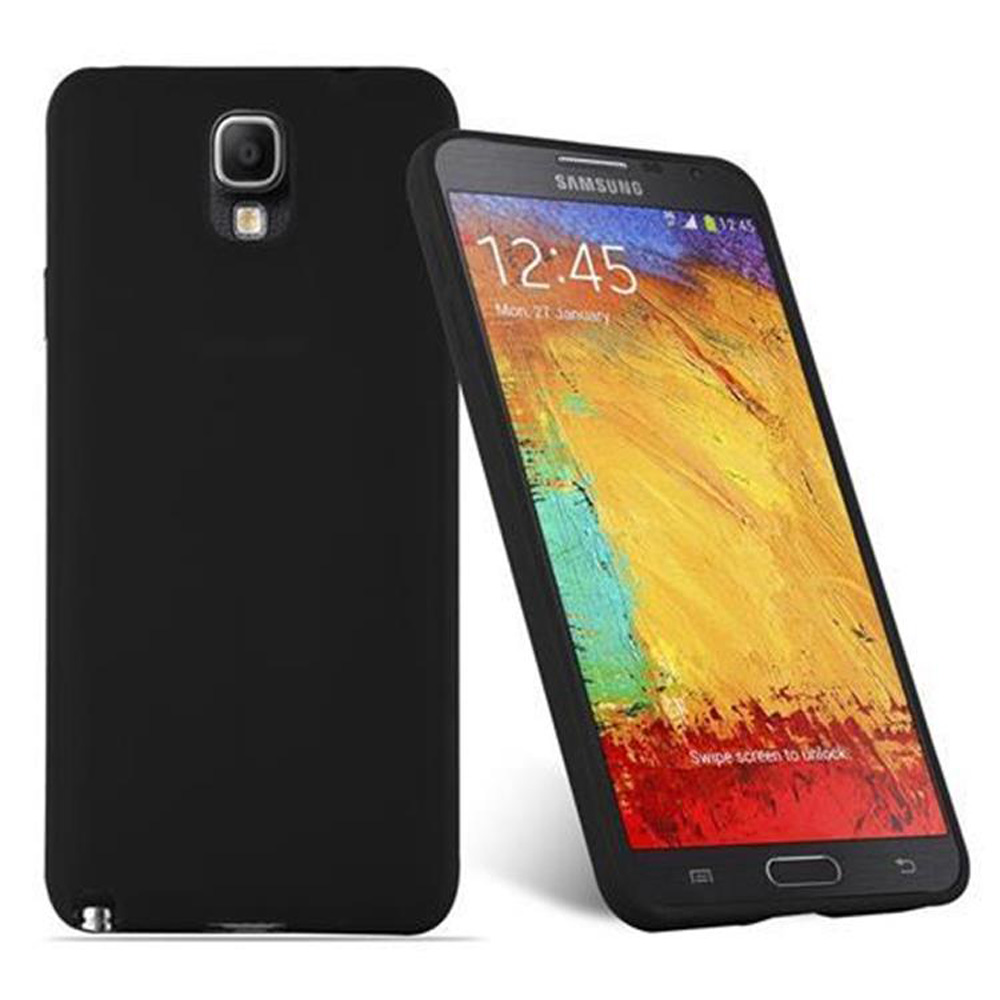 Funda y teléfono negros. El teléfono muestra la hora y la fecha en su pantalla.