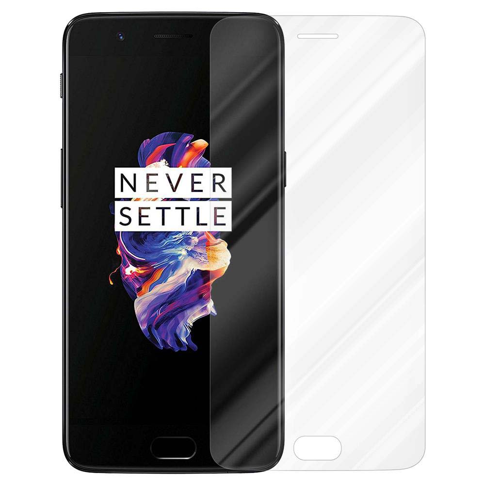 Uno smartphone nero con protezione schermo. Il telefono mostra il testo 'NEVER SETTLE'.