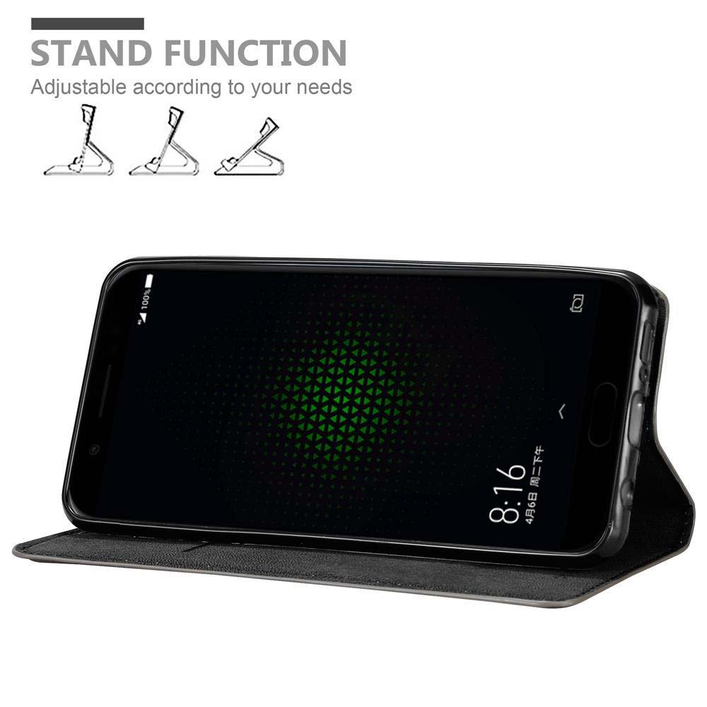 Schwarzes Telefon in einem Gehäuse, Standfuß-Funktionsillustration. Telefon zeigt grünes geometrisches Design.