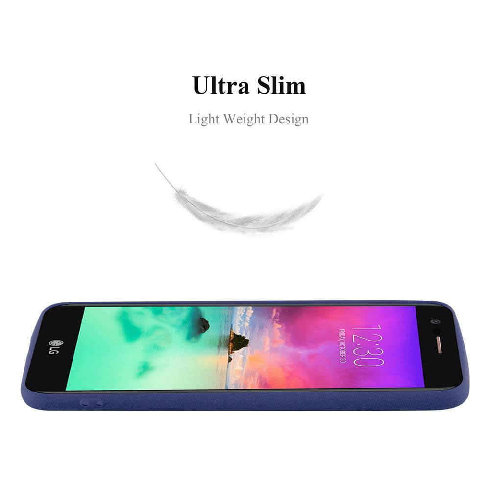 Un teléfono azul con una funda sobre un fondo blanco, con una pluma encima.