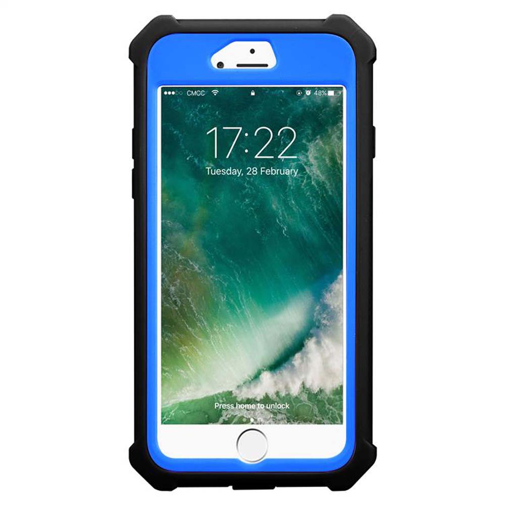 Eine schwarz-blaue Handyhülle mit Telefon darin. Der Bildschirm zeigt 17:22.