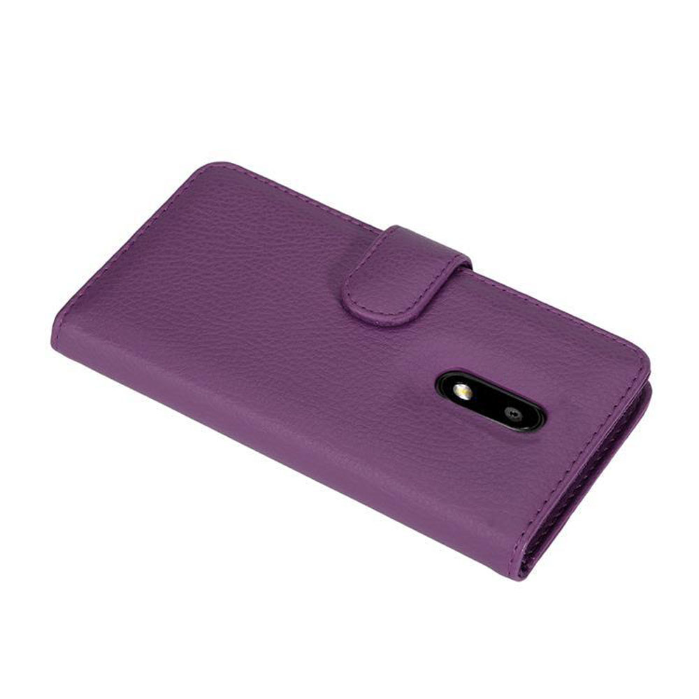 Custodia viola, chiusa, con ritaglio per fotocamera e foro per il pulsante.