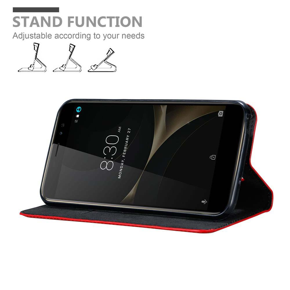 Schwarzes Telefon in roter Hülle, offen, um den Bildschirm zu zeigen. Die Hülle hat eine Standfunktion.