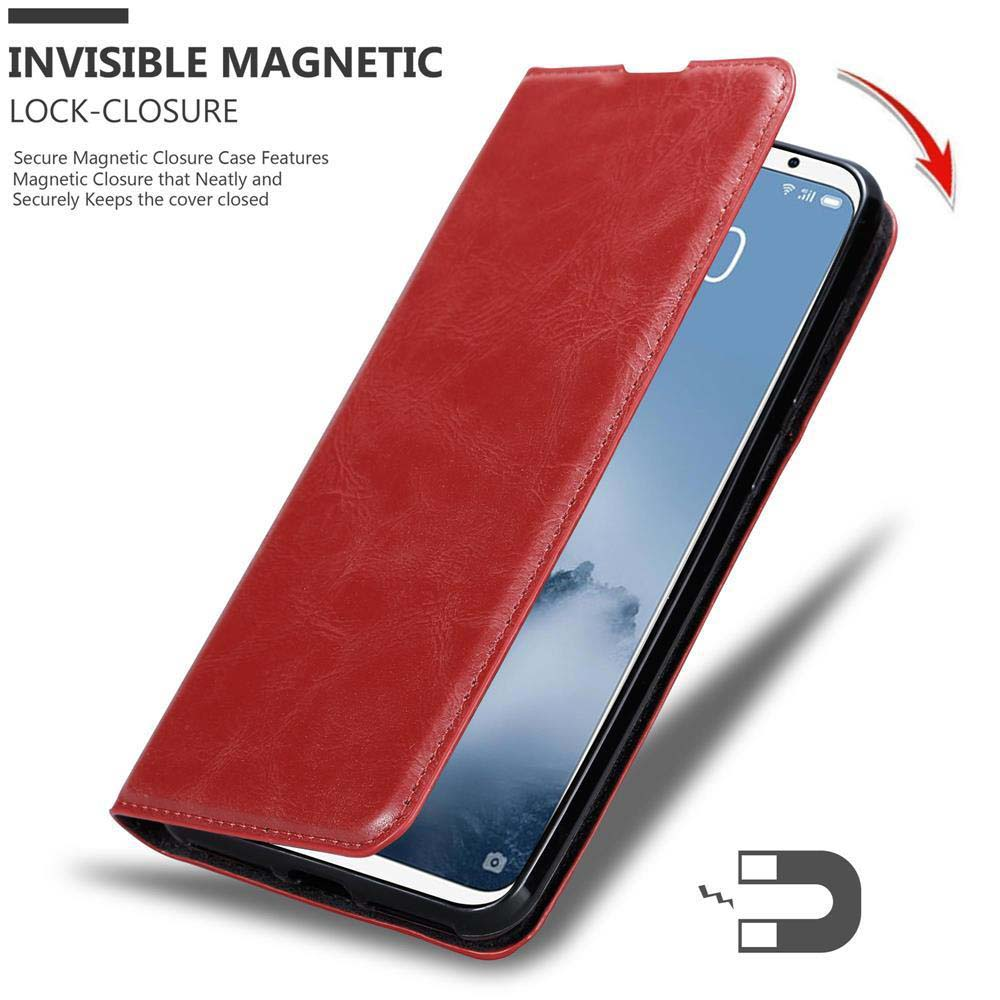 Eine rote Leder-Handyhülle mit Telefon darin, die Hülle geöffnet, das Telefon zeigt den Bildschirm.