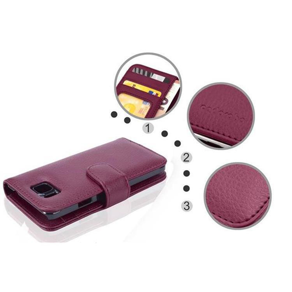 Una custodia per telefono viola con un telefono all'interno. Mostra le carte. I dettagli sono mostrati.