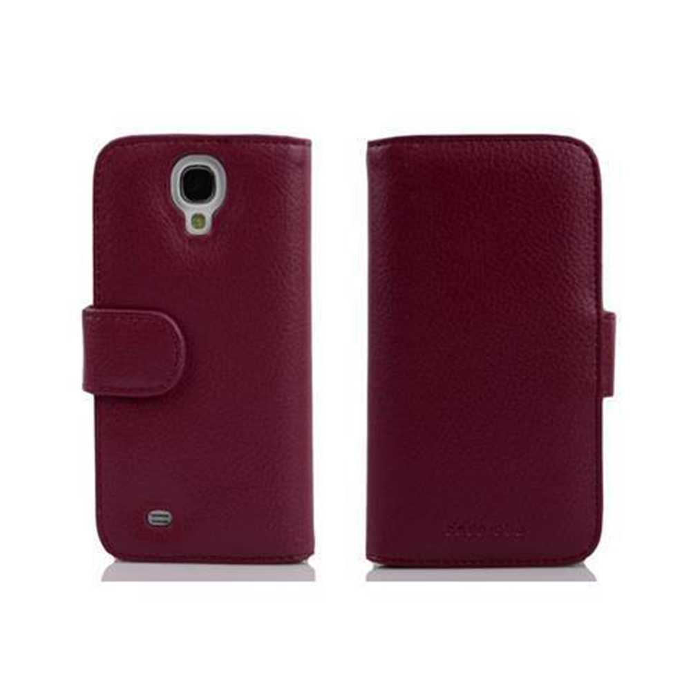 Due custodie per telefono in pelle rossa aperte. Una ha un foro per la fotocamera, l'altra ha una chiusura a bottone.