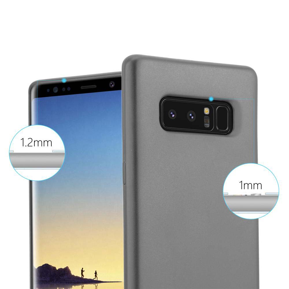 Primo piano di due telefoni affiancati. Uno è grigio, l'altro nero. Mostrando lo spessore.