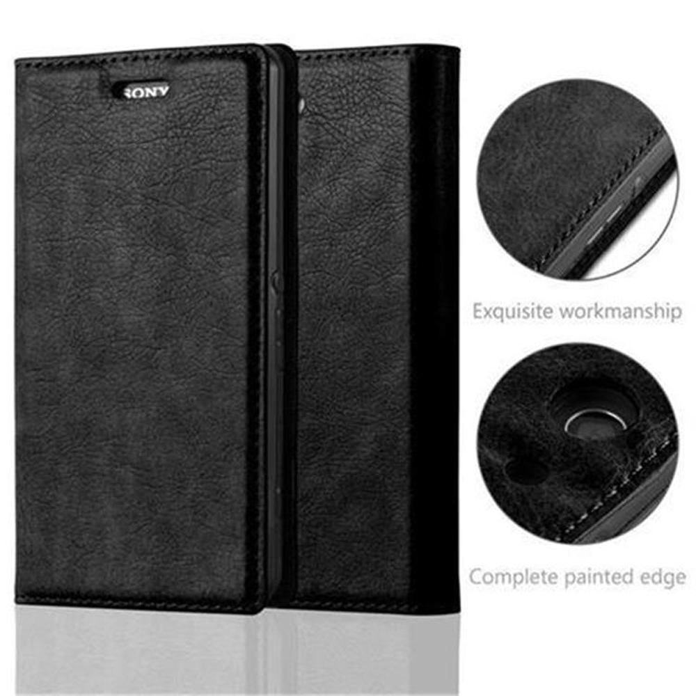 Funda de teléfono de cuero negro con el logo SONY. Detalles muestran costuras y bordes.