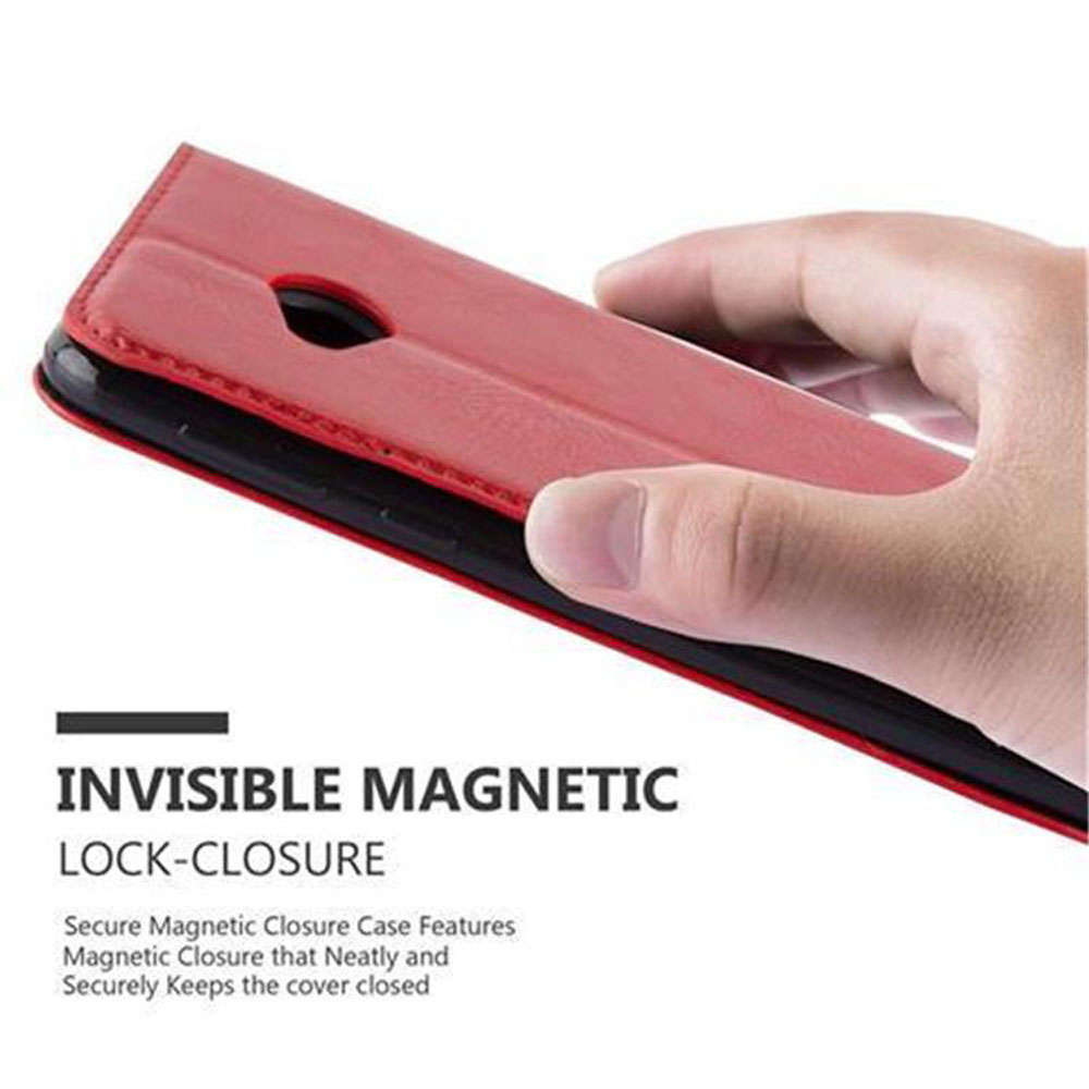 Hand, die eine rote Handyhülle hält, mit unsichtbarem Magnetverschluss.