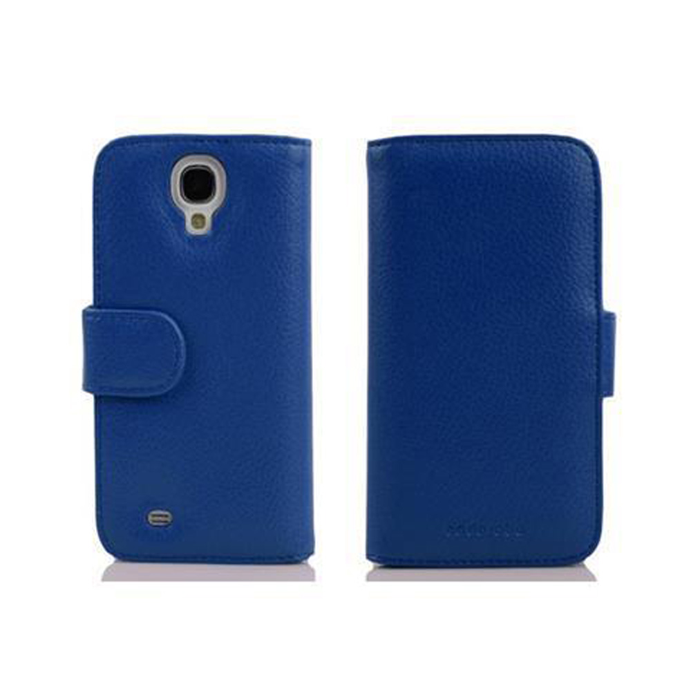 Una custodia blu per telefono, davanti e dietro, con foro per fotocamera e chiusura, su superficie bianca.