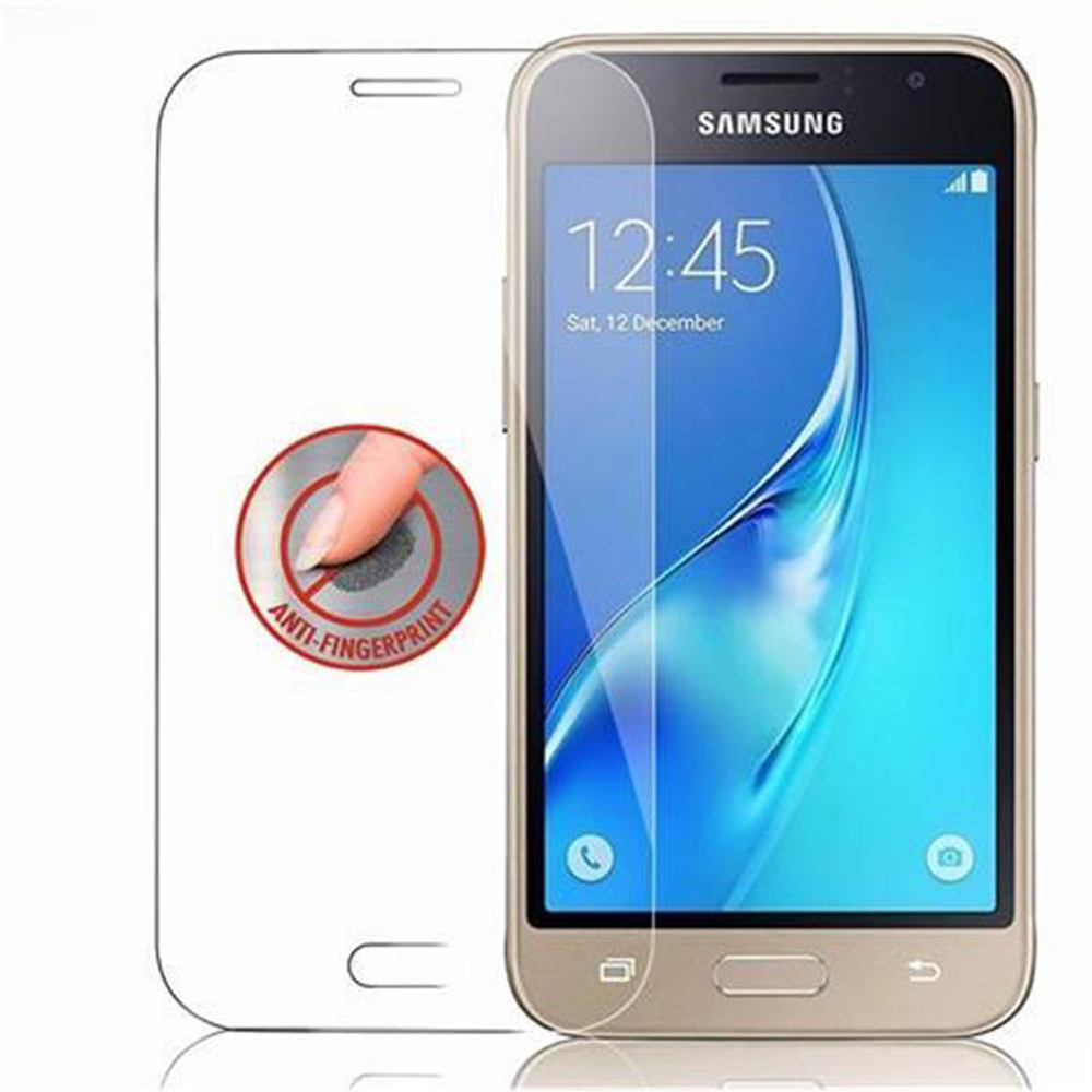 Un telefono Samsung con una protezione per lo schermo applicata. Testo anti-impronte digitali e tocco con il dito.