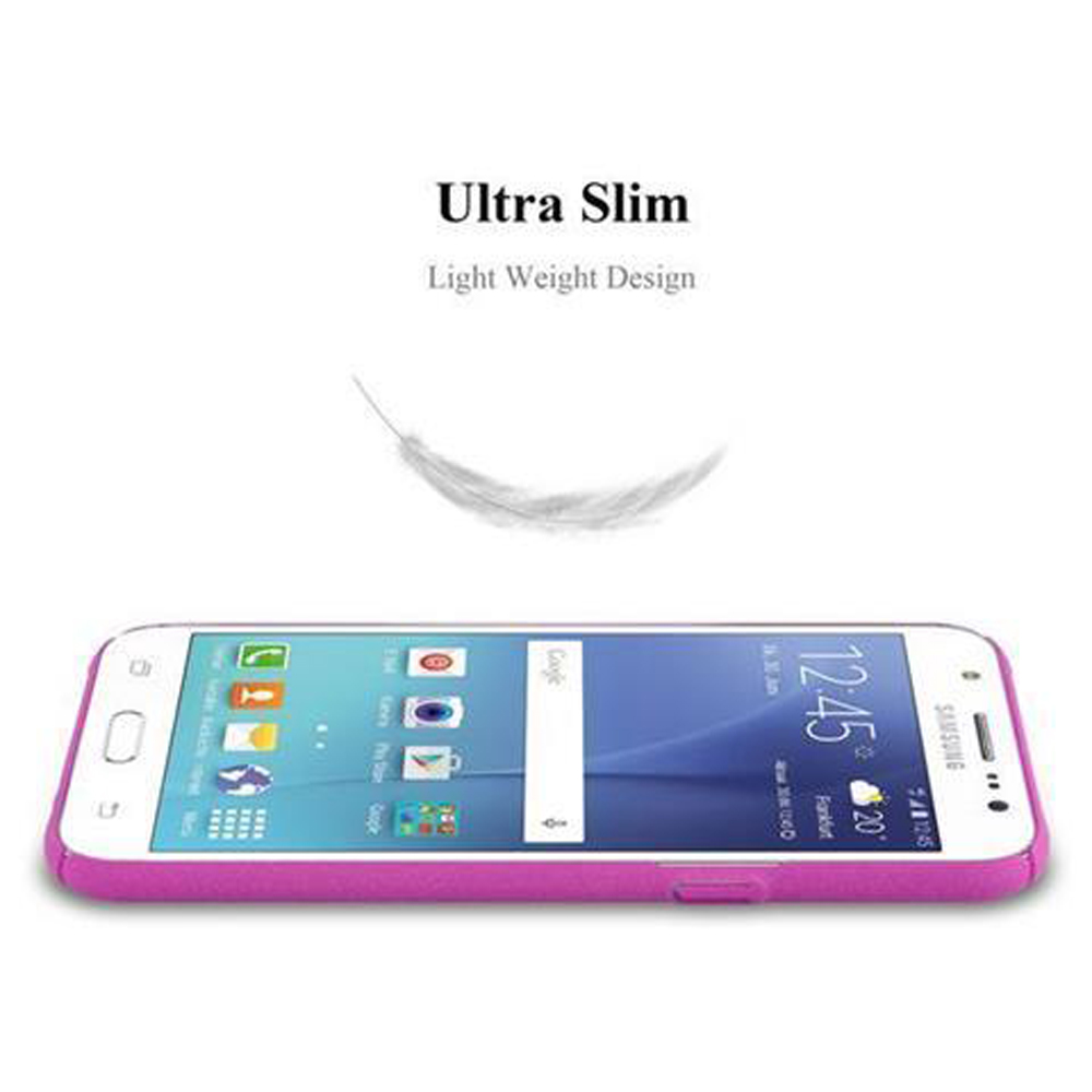 Un telefono rosa in una custodia su una superficie bianca, con una grafica di piuma sopra.