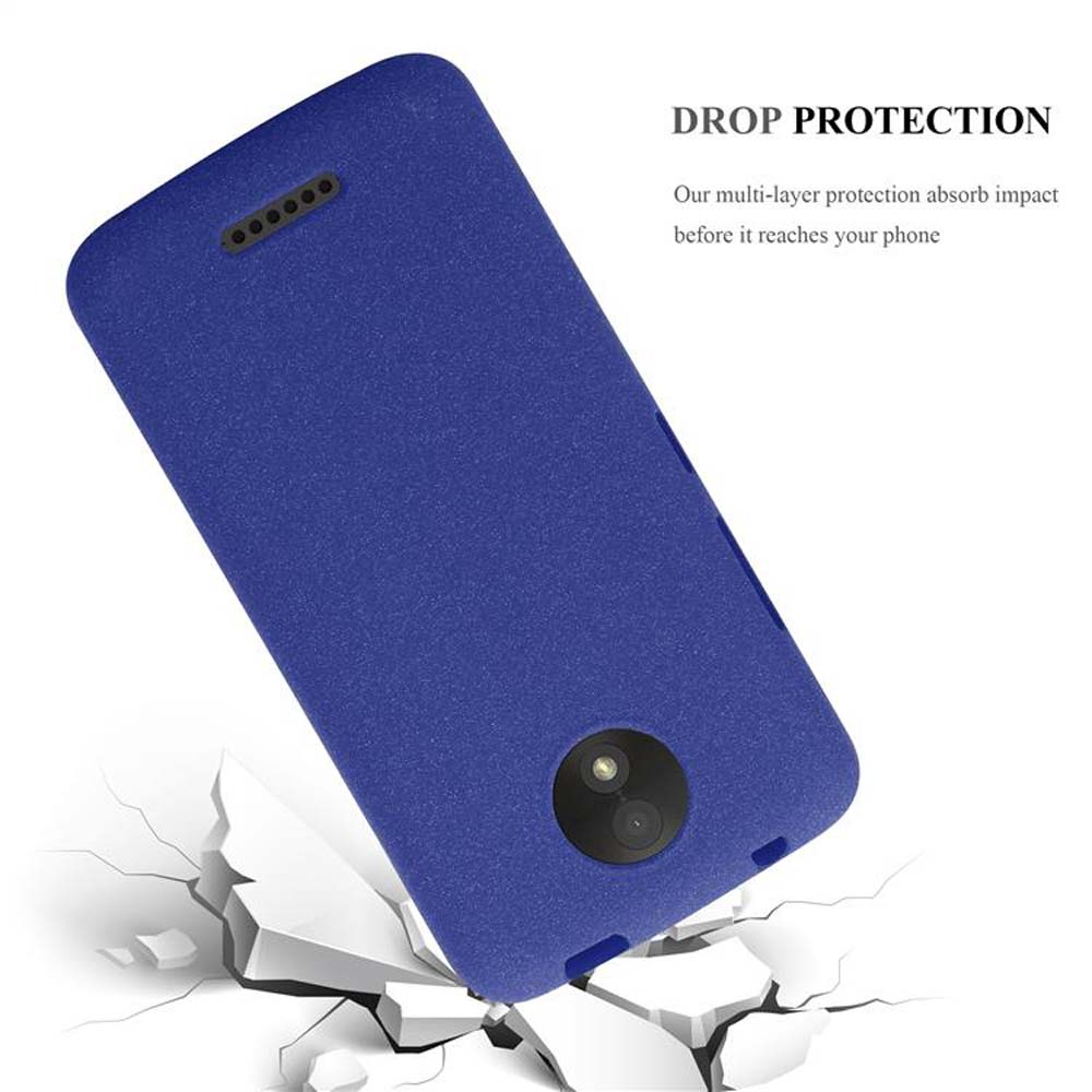 Custodia blu per telefono, con forma di telefono, che cade su una superficie bianca incrinata.