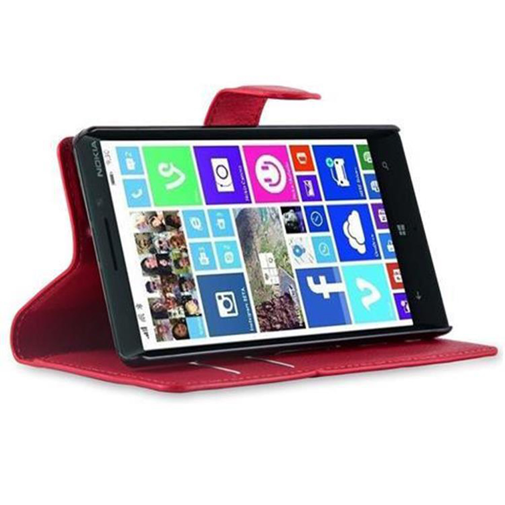 Telefono Nokia in custodia aperta, mostra lo schermo con icone, su superficie rossa.