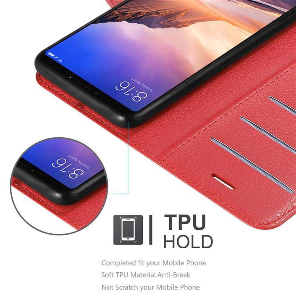 Telefono in una custodia rossa. La custodia è aperta, rivelando il telefono. Lo schermo mostra l'ora.