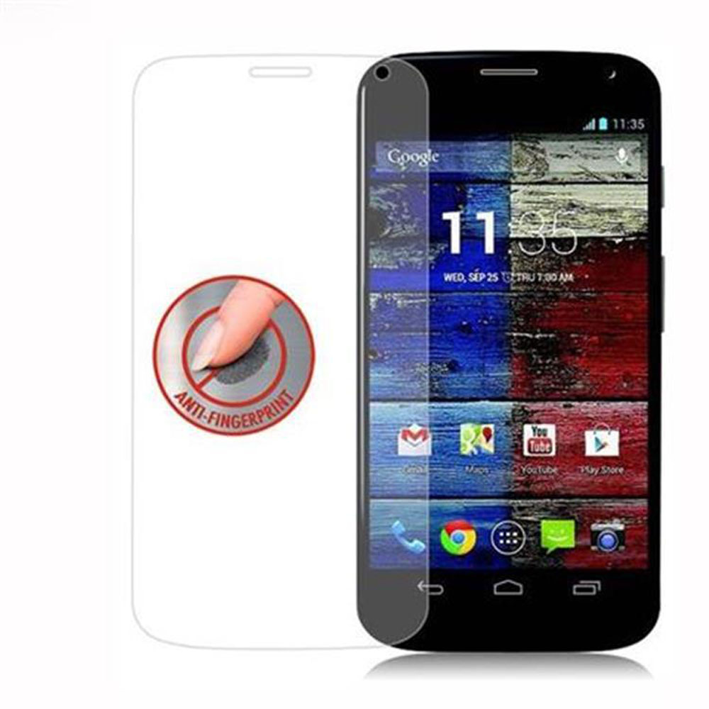 Proteggi schermo accanto allo smartphone che mostra lo sfondo e le icone delle app.