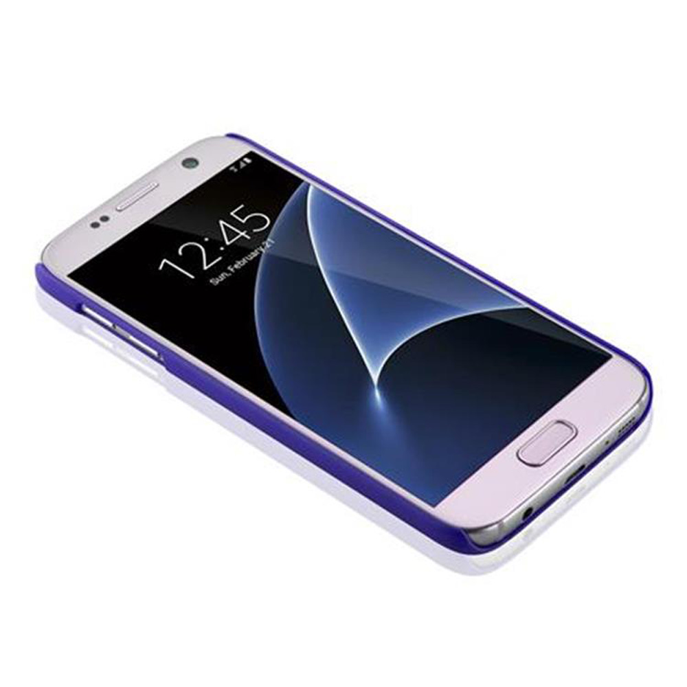 Un telefono bianco con custodia blu. Lo schermo mostra l'ora 12:45.