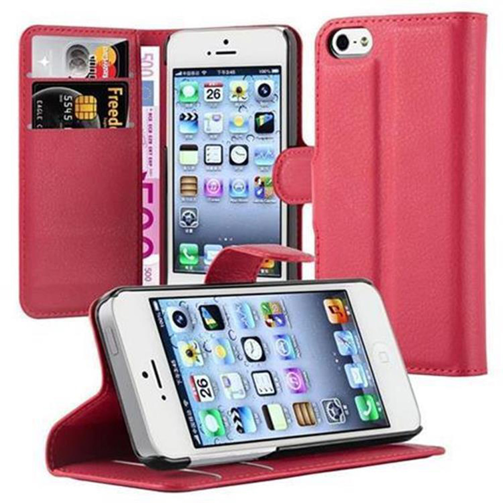 Custodia per telefono rossa con telefono, carte e denaro. Custodia aperta. Chiusura magnetica.