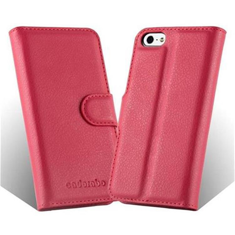 Due custodie per telefono in pelle rosa. Entrambe sono chiuse. Quella a sinistra mostra il nome del marchio.