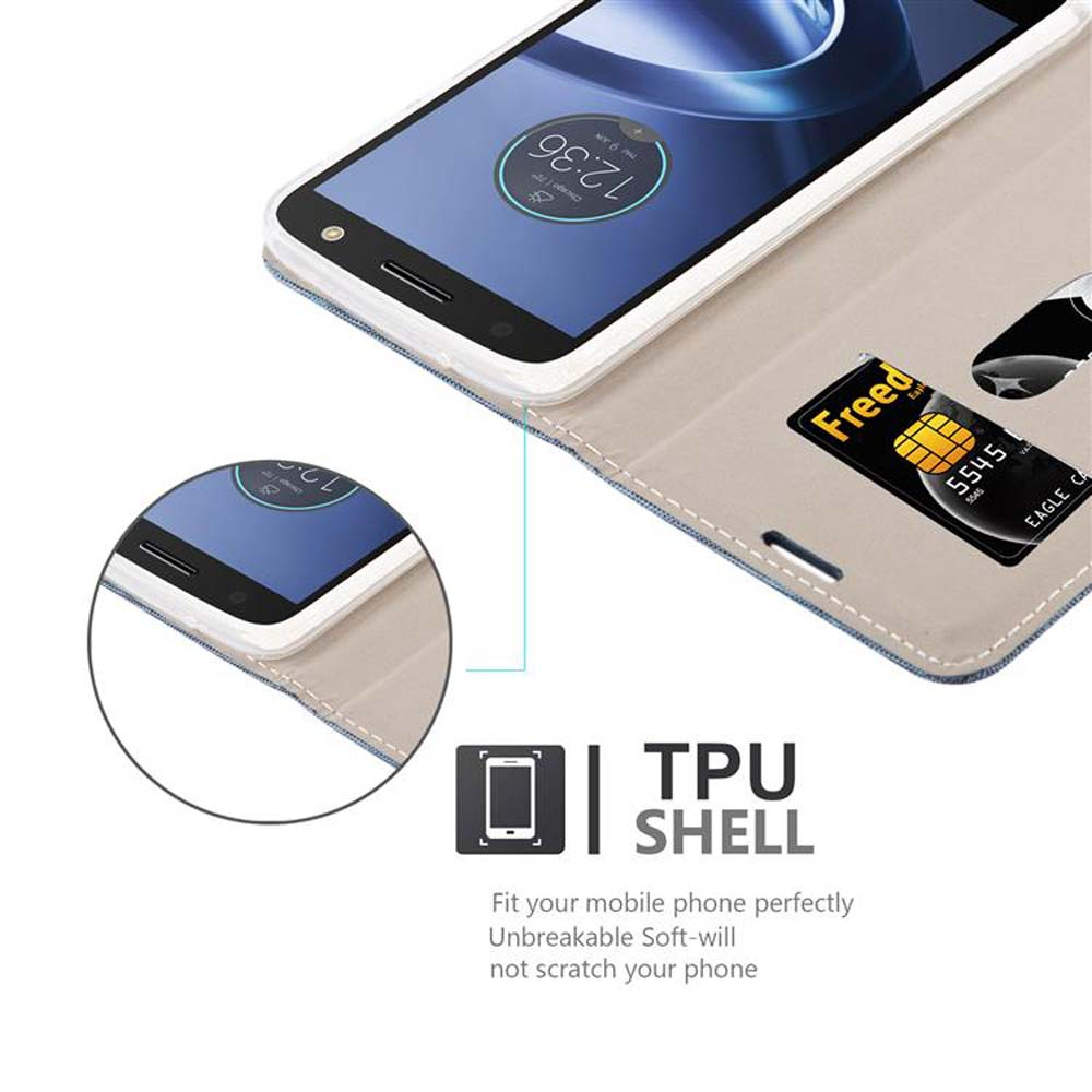 Telefono in custodia con carta di credito. Il telefono mostra una vista dettagliata.