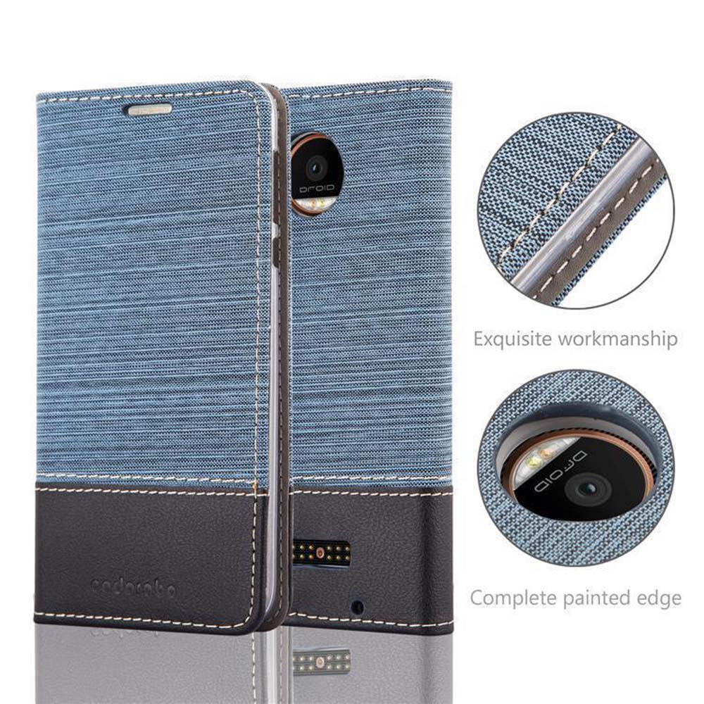 Custodia blu e marrone, aperta per mostrare un telefono. Viste dettagliate di cuciture e bordi.