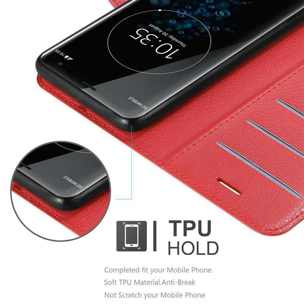 Un telefono nero in una custodia rossa, che mostra l'ora e i dettagli sullo schermo.