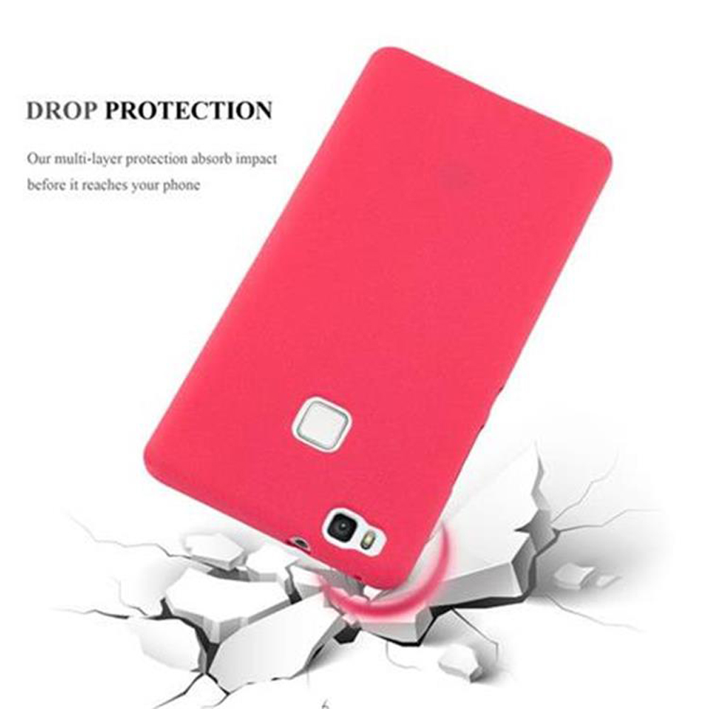 Una funda de teléfono golpeada por un bloque de hormigón, que representa la protección contra caídas.