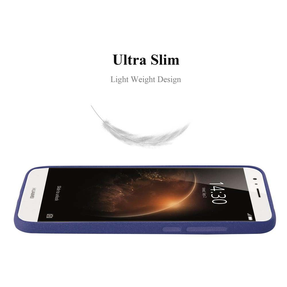 Teléfono en funda azul. Teléfono de lado. La funda es azul. Pluma blanca sobre el teléfono.