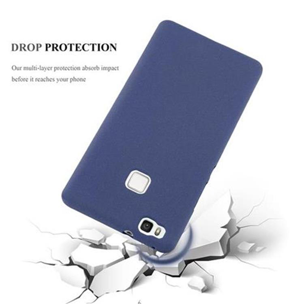 Funda de teléfono azul sobre superficies blancas agrietadas, mostrando protección contra caídas.