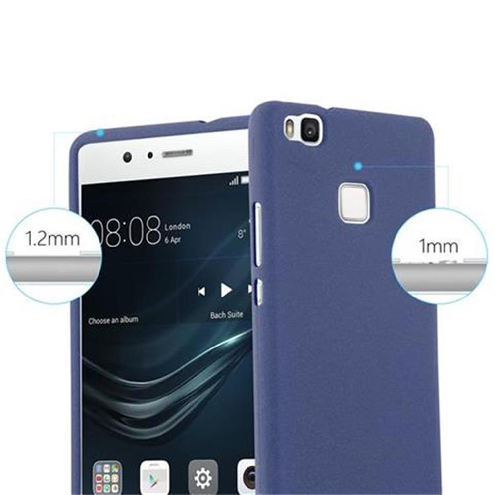 Un teléfono azul en una funda azul, círculos resaltando la pantalla y la cámara elevadas.