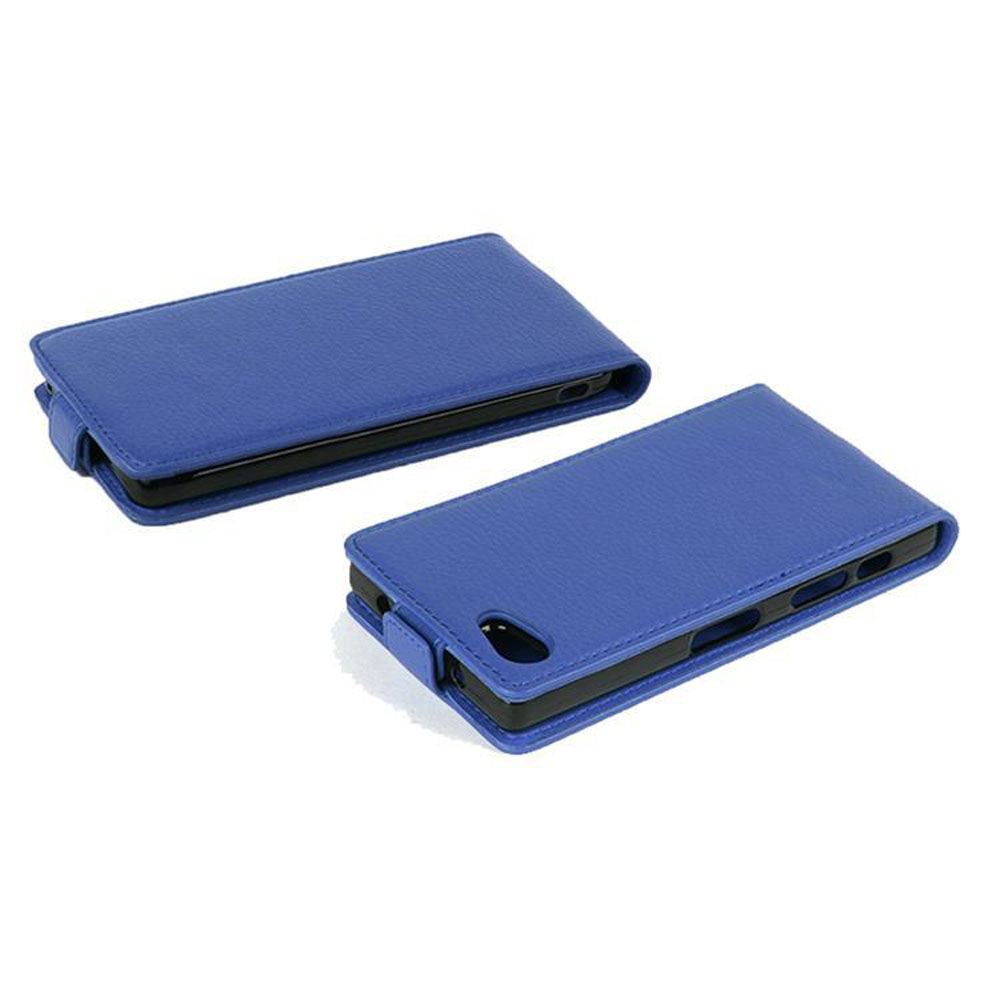 Due custodie blu per telefono. Sembrano essere fatte di pelle. Le custodie sono aperte.