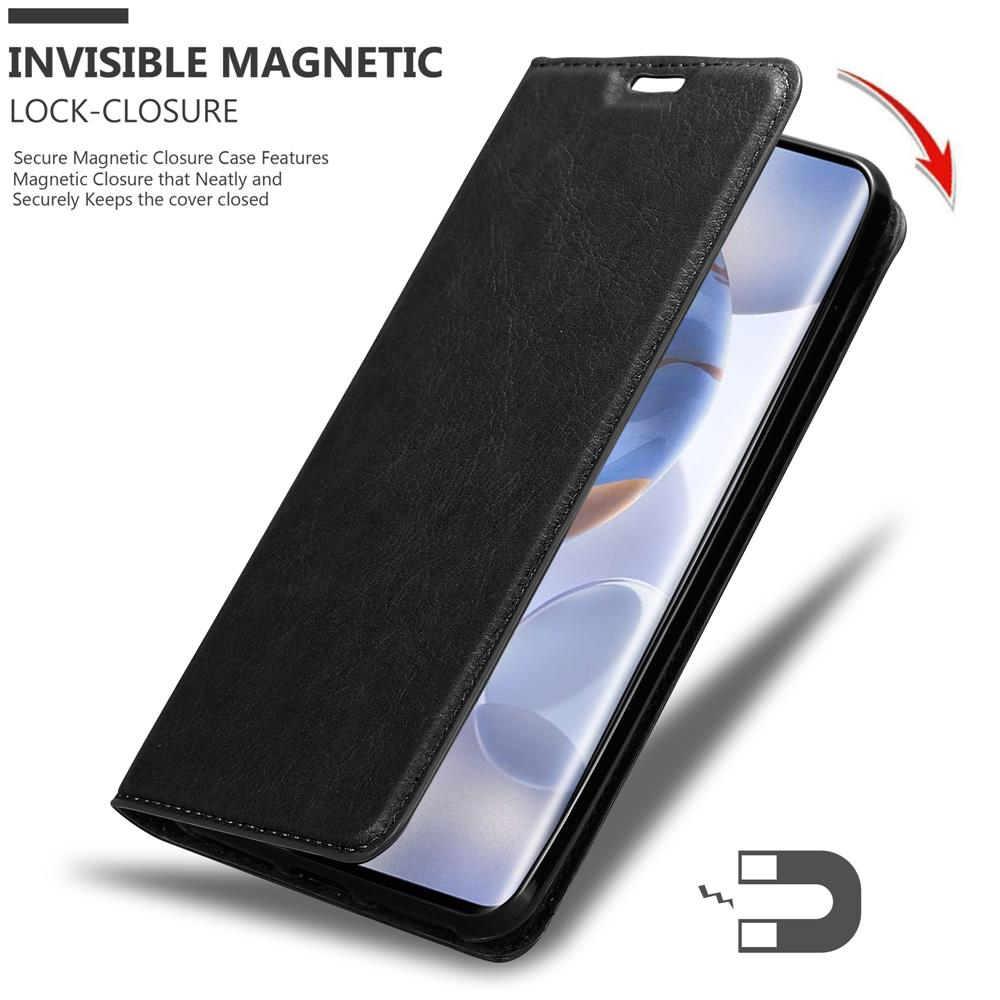 Custodia nera per telefono con chiusura magnetica. Il telefono è dentro. Lo sfondo è bianco.