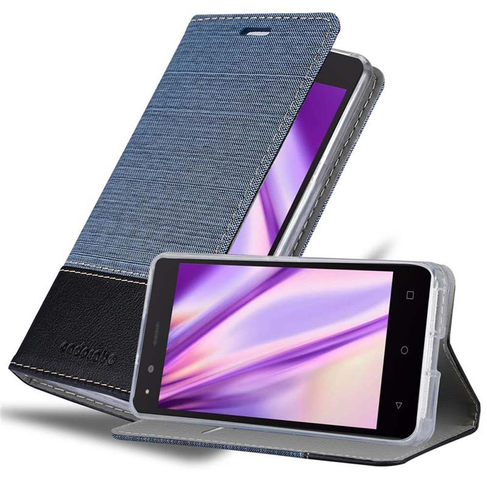 Un teléfono en una funda vaquera azul. Funda abierta. Pantalla muestra colores morados.