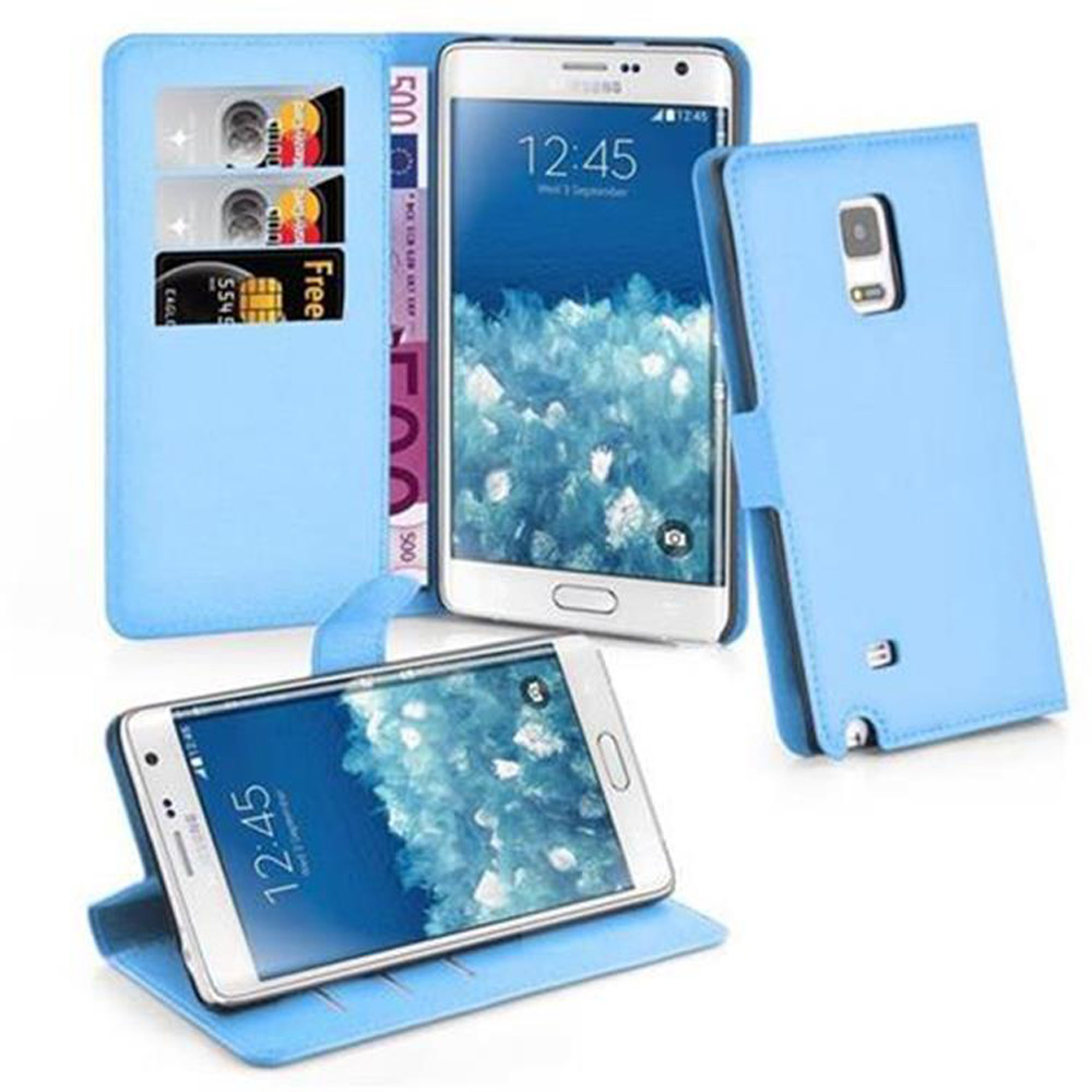 Custodia per telefono blu con carte e denaro. Tre telefoni all'interno, che mostrano l'ora. Custodia azzurra.
