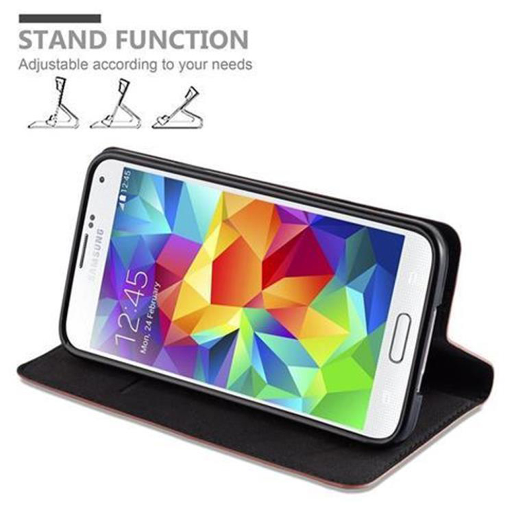 Teléfono en funda con función de soporte. Pantalla muestra la hora. Texto: Función de soporte, ajustable.