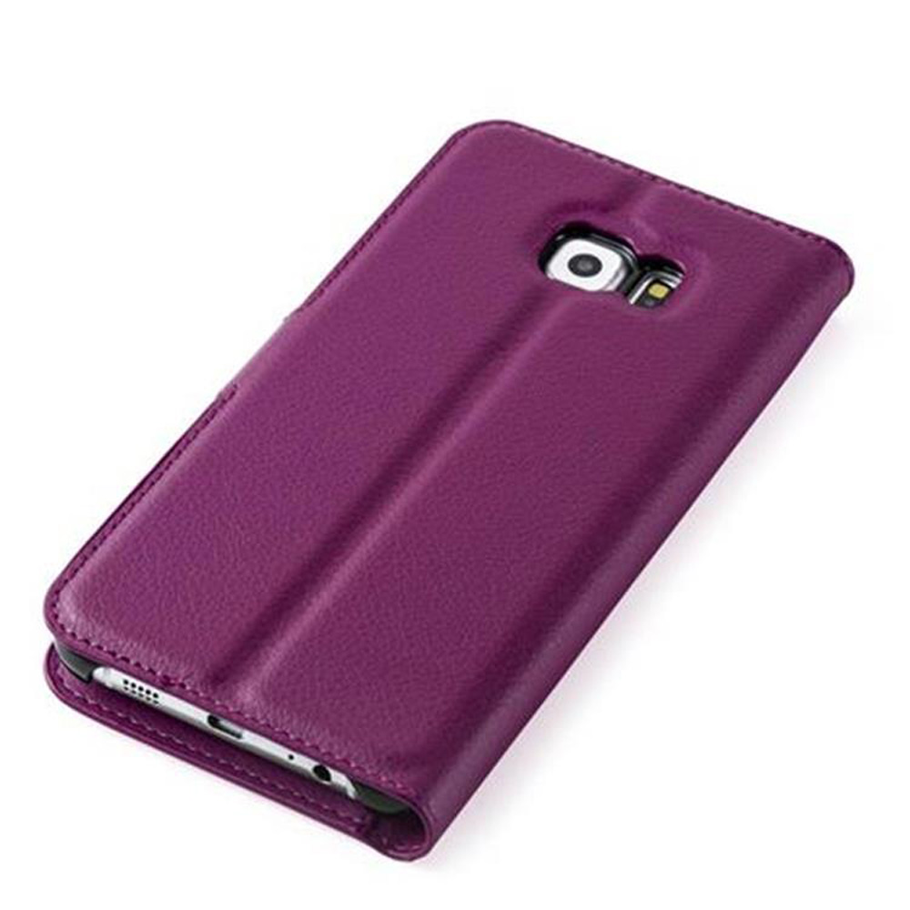 Custodia per telefono in pelle viola. Il telefono è nella custodia e la custodia è chiusa.