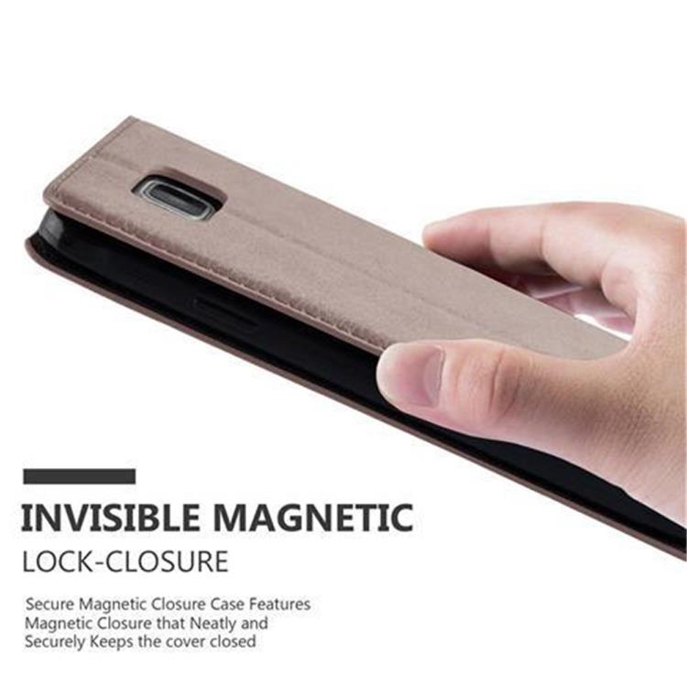 Mano sosteniendo una funda de teléfono beige. Texto: Cierre de bloqueo magnético invisible.