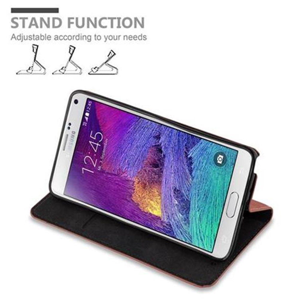 Telefon in einer Hülle, geöffnet, um den Bildschirm anzuzeigen. Die Hülle ist braun und schwarz. Standfunktion.