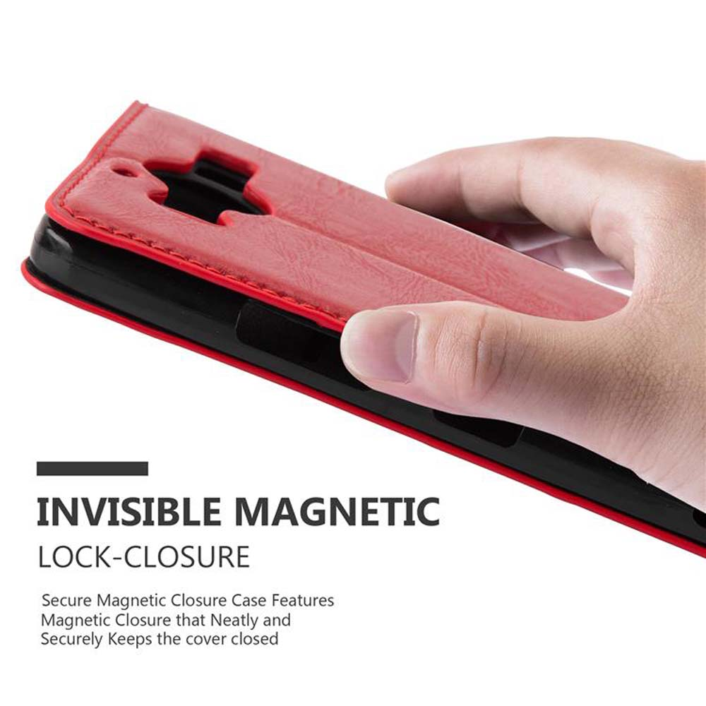 Una mano tiene aperta una custodia rossa per telefono, con il telefono all'interno e una chiusura magnetica.