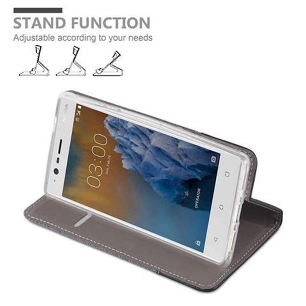 Ein Telefon in geöffneter Hülle in Standposition, zeigt die Uhrzeit und einen unscharfen Hintergrund.