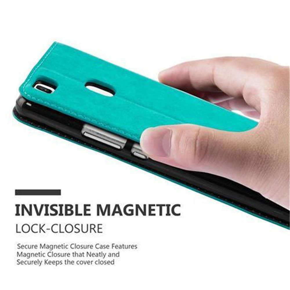 Mano che tiene una custodia turchese aperta. Il testo indica una chiusura magnetica invisibile.