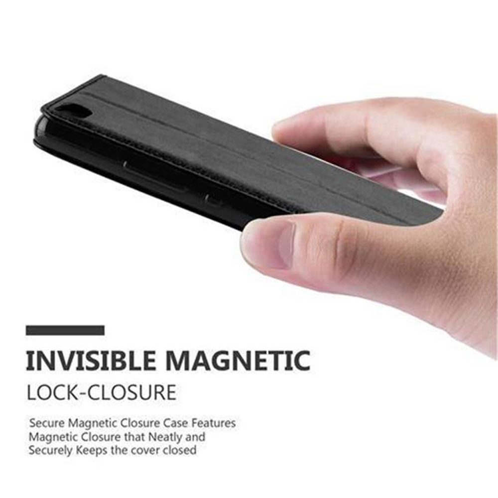 Mano sosteniendo una funda negra para teléfono, aparece el texto 'INVISIBLE MAGNETIC LOCK-CLOSURE'.