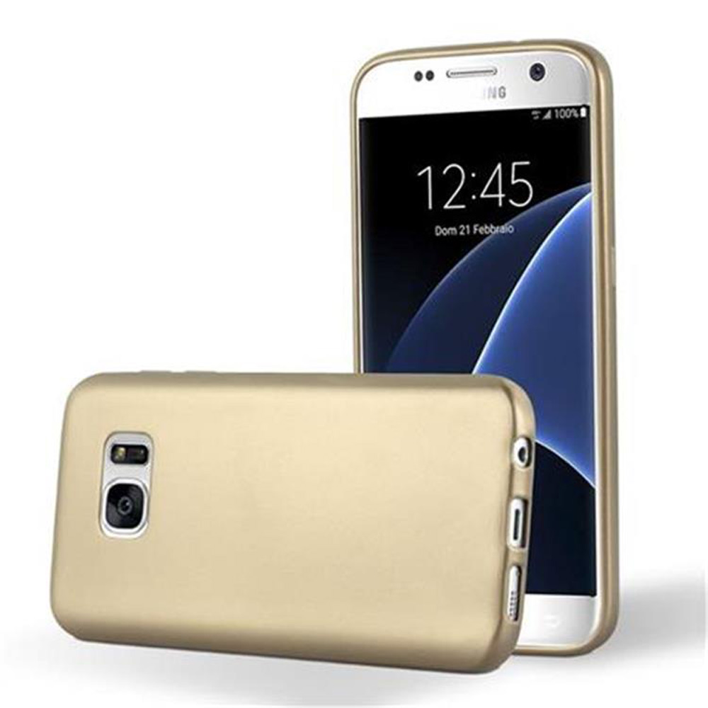 Teléfono y funda dorados. El teléfono muestra la hora. La funda es dorada y el teléfono está en la funda.