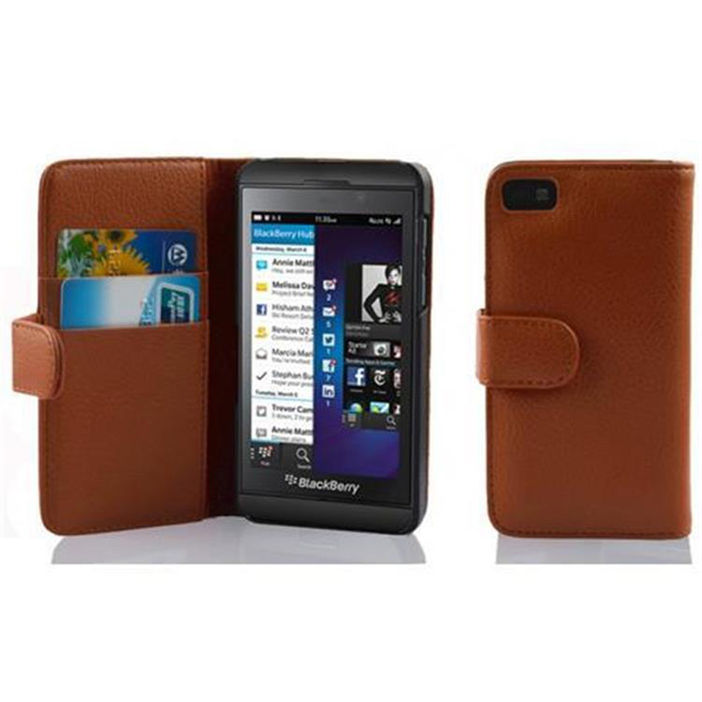Eine braune Leder-Handyhülle mit einem Telefon und Kartenfächern. Die Hülle ist offen.