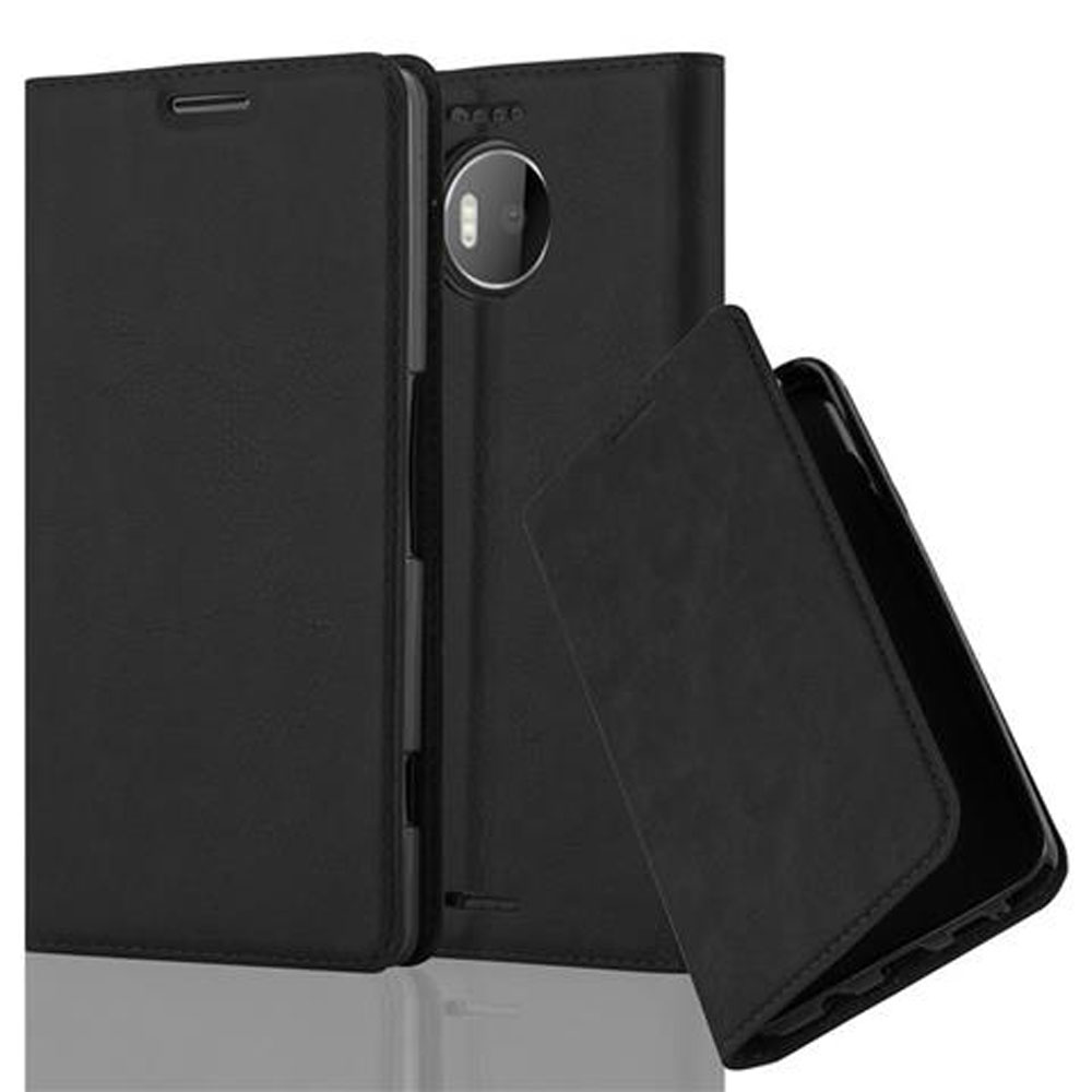 Funda de cuero negra con teléfono. La tapa está abierta, mostrando la pantalla.