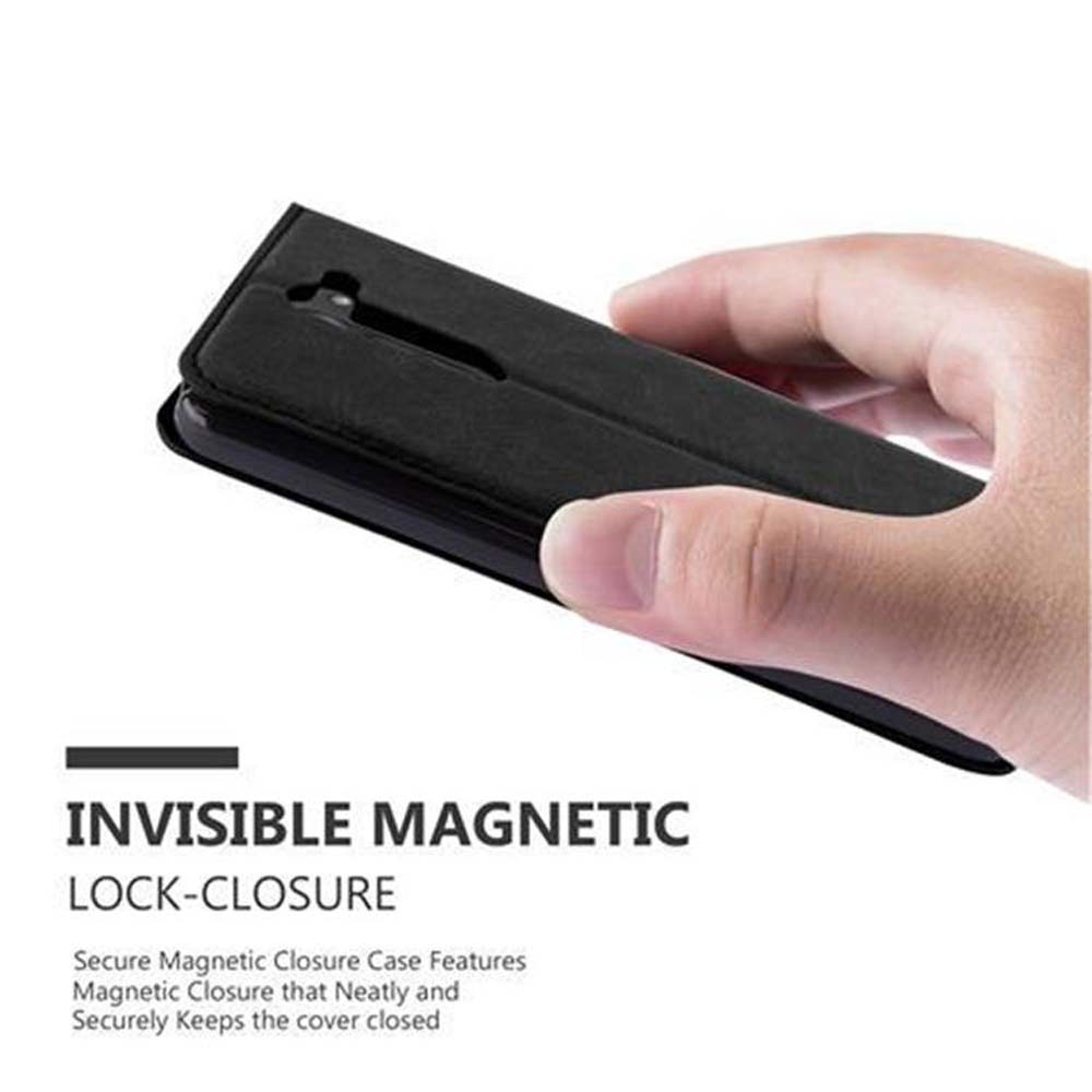 Eine Hand hält eine geschlossene Telefonhülle. Die Hülle ist schwarz. Der Text „Invisible Magnetic Lock-Closure“.