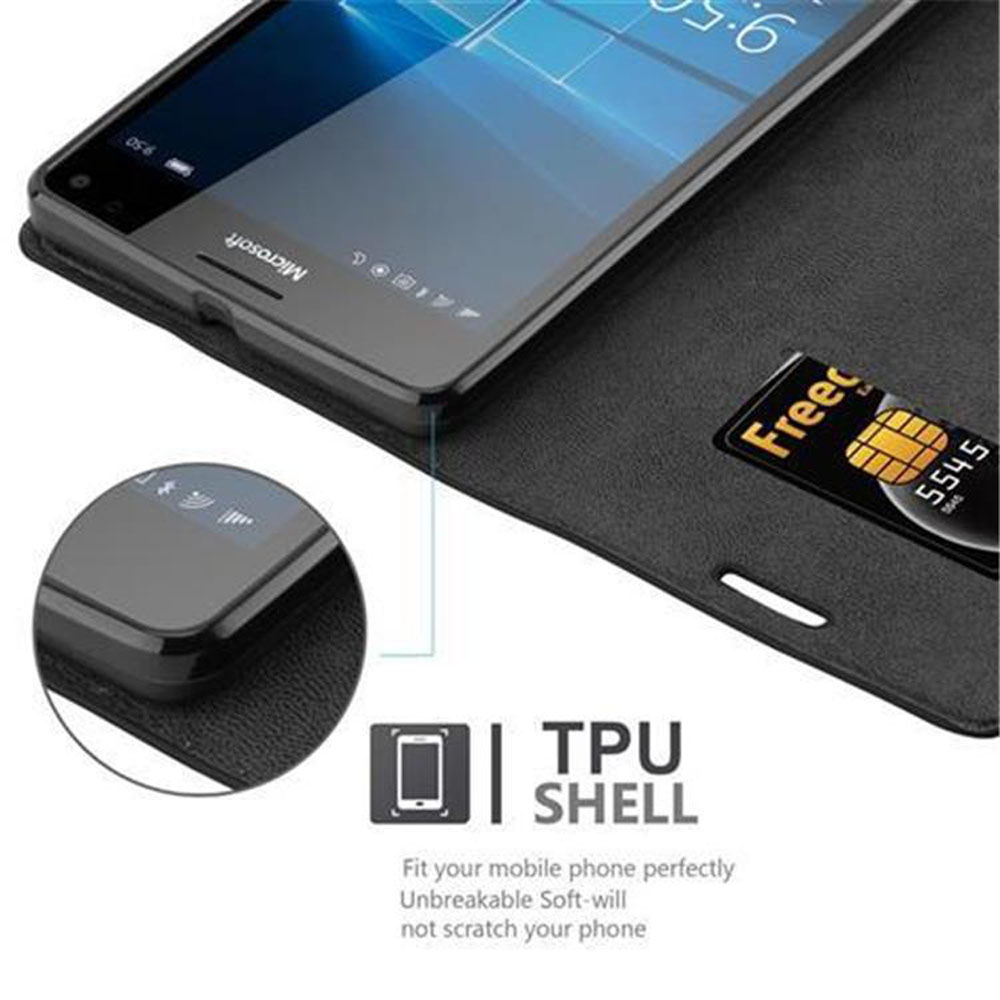 Teléfono en una funda negra con ranura para tarjeta. El teléfono está en la funda, y la tarjeta es visible.