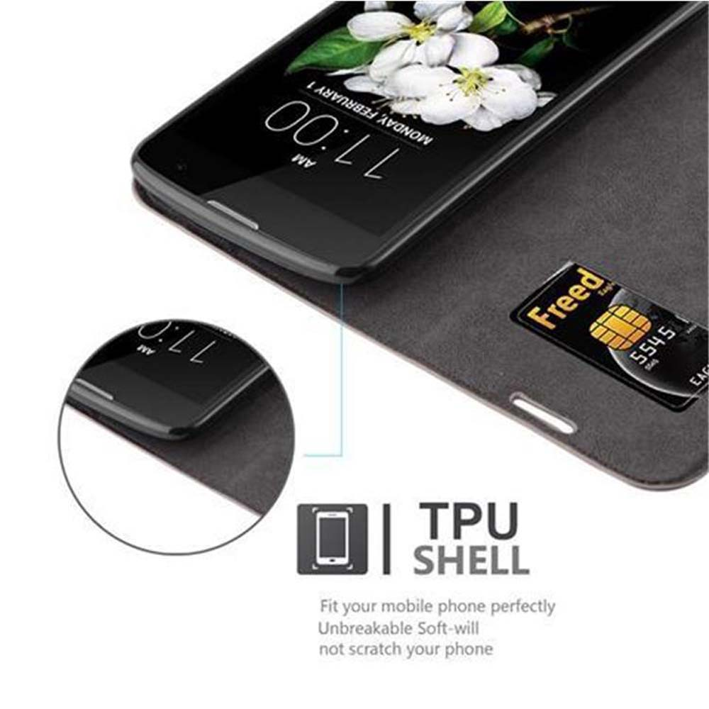 Teléfono con funda abierta, pantalla negra mostrando la hora. Tarjeta de crédito visible.